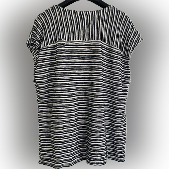 T by Talbots Black/White Stripe With Accent Back Yoke Top Sz XL - Picture 2 of 12